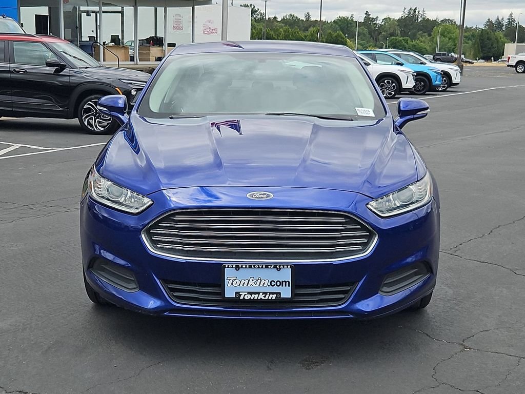 Used 2014 Blue Metallic Ford SE image 9