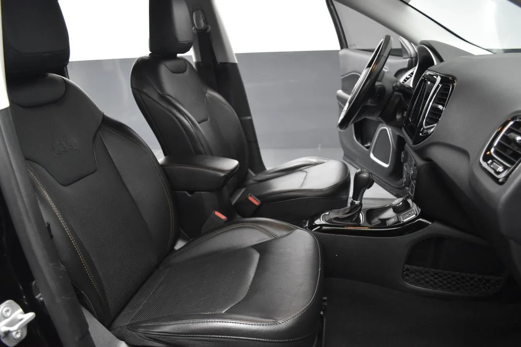 Used 2020 Black Jeep Limited image 27