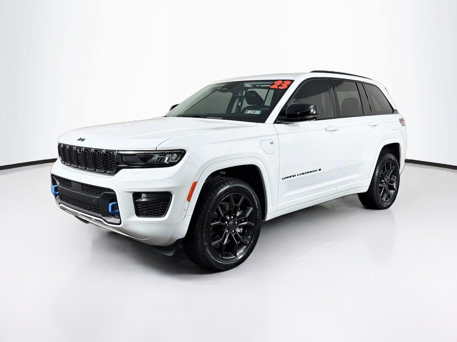 Used 2023  Jeep 30th Anniversary image 7