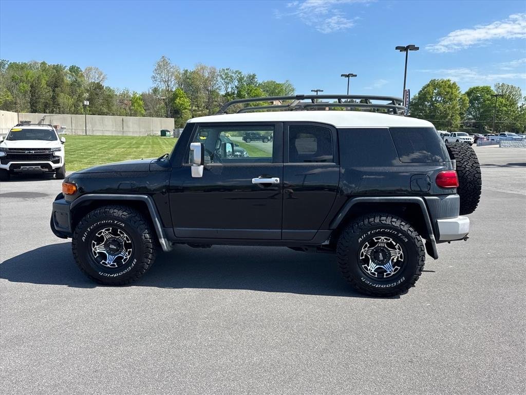 Used 2007 Toyota FJ Cruiser Base with VIN JTEBU11F570021261 for sale in Kingsport, TN