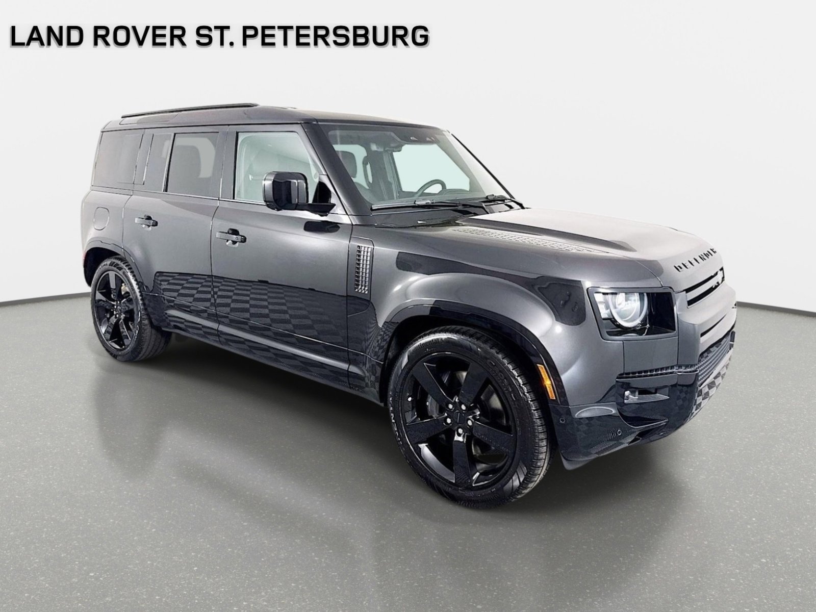 Used 2026 Santorini Black Land Rover X-Dynamic SE image 3
