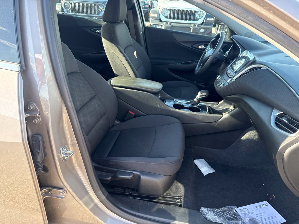Used 2023 Gray Chevrolet LT image 18