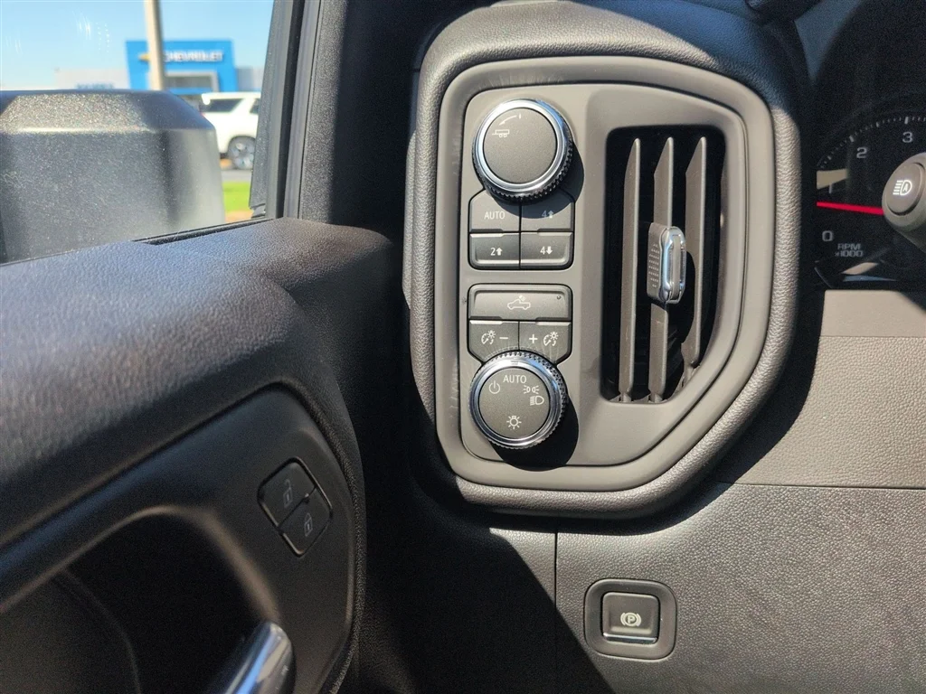 2026 GMC Sierra 3500 Chassis Cab Pro - Photo 41