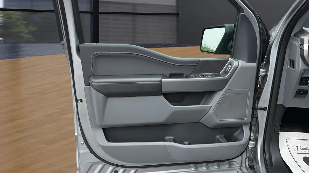 Used 2025 Silver Ford XLT image 21
