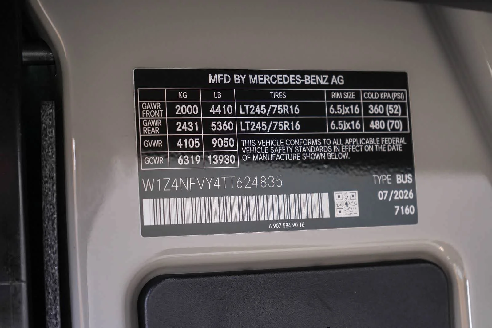 New 2026 Stone Gray Mercedes-Benz Passenger 144WB High Roof AWD 2.0L I4 Diesel Turbo image 39