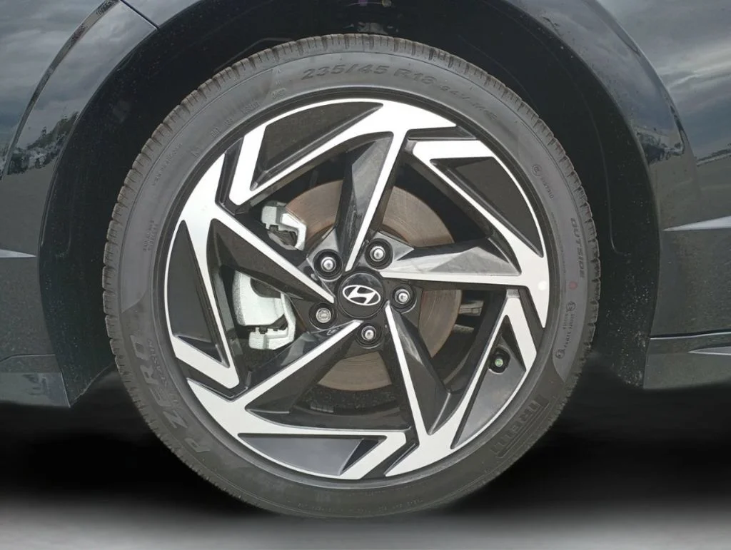 Used 2024 Black Hyundai SEL image 32