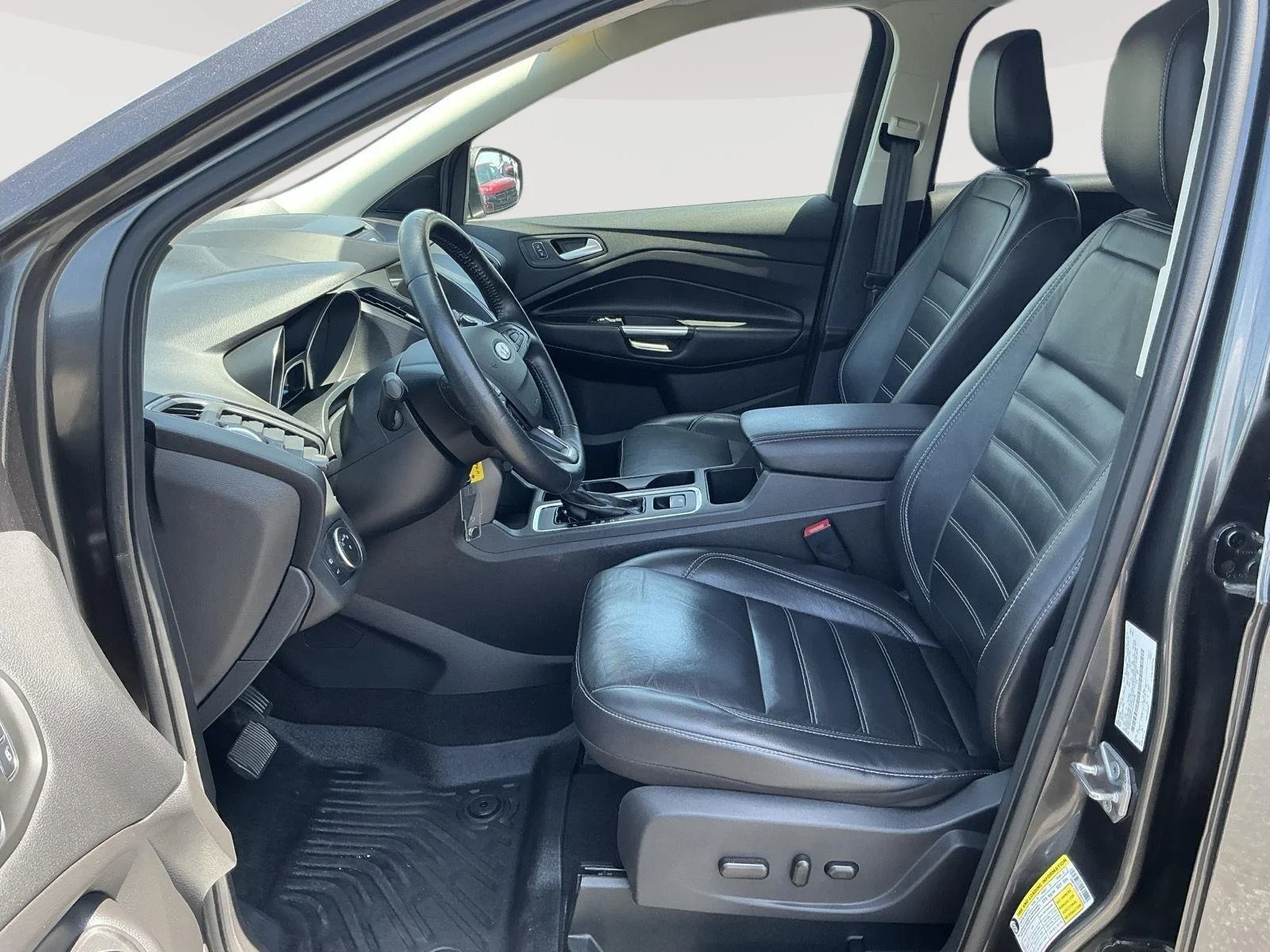 Used 2018 Magnetic Ford SEL image 3
