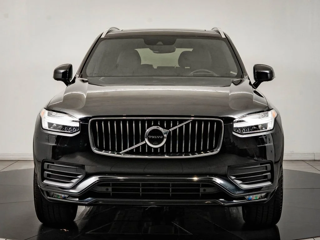 2022 Volvo XC90 T6 Momentum AWD's photo