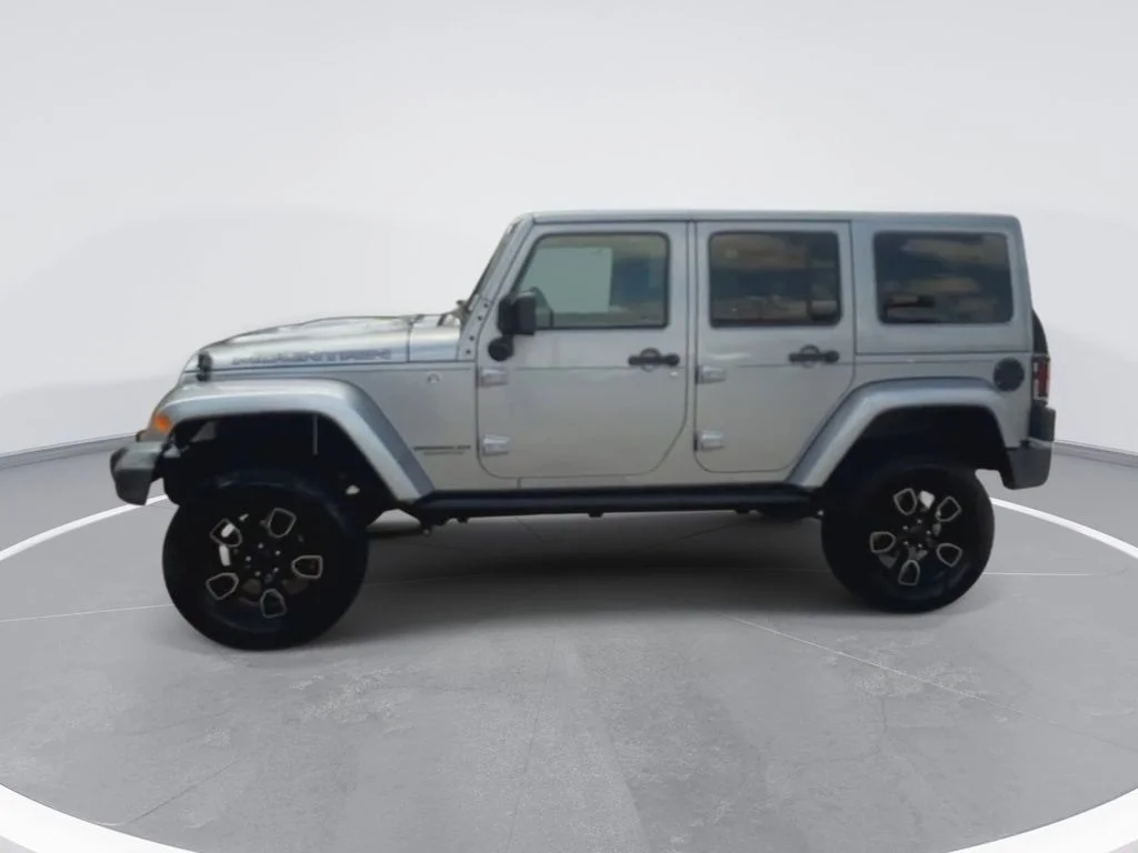 Used 2017 Silver Jeep Unlimited Sahara image 5