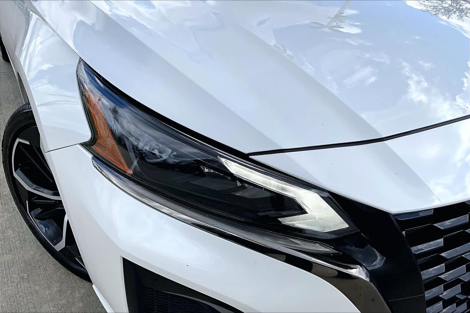 Used 2024 Pearl White Tricoat Nissan 2.5 SR image 27