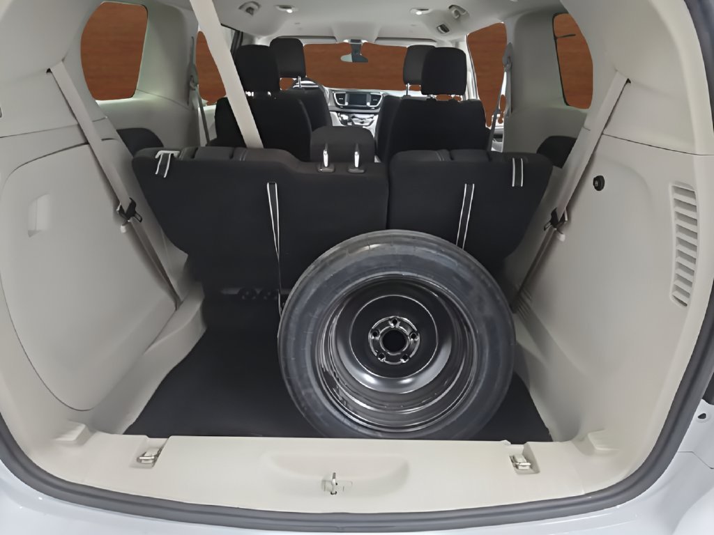 Used 2022 White Chrysler LX image 16
