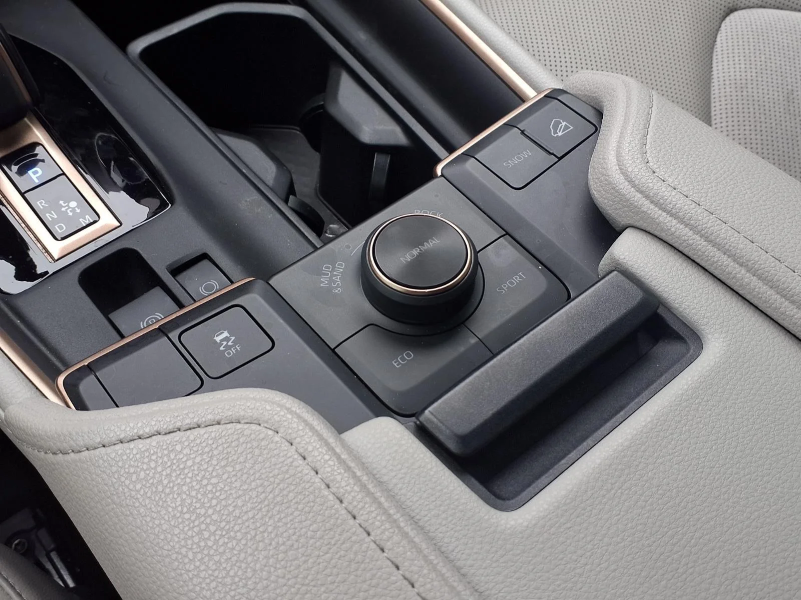 Used 2024 Wind Chill Pearl Toyota MAX Limited image 15