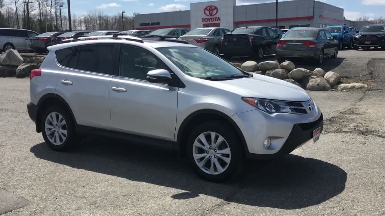 Used 2013  Toyota Limited image 2