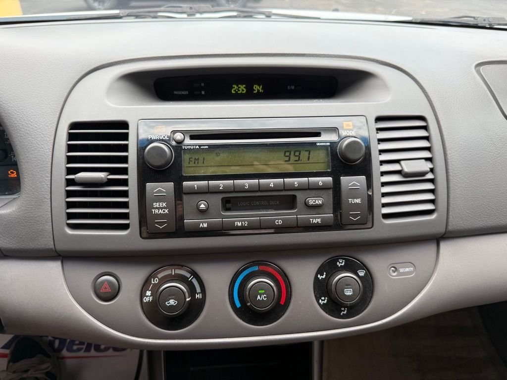 Used 2003 Silver Toyota LE image 16