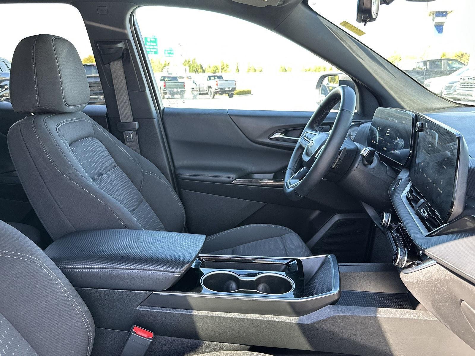 2025 Chevrolet Equinox LT - Photo 37