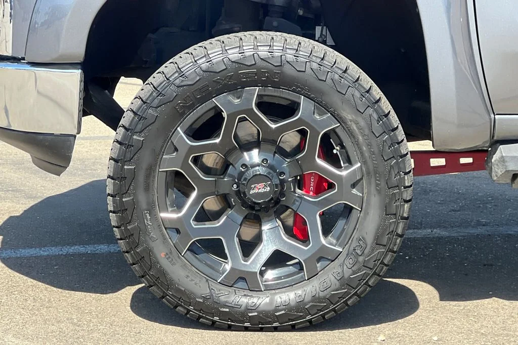 Used 2021 Gray GMC SLT image 29