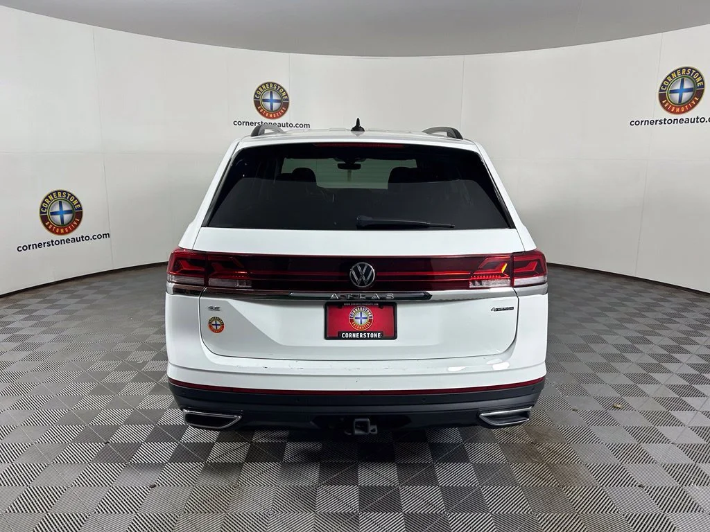 Used 2025 Pure White Volkswagen 2.0T SE w/Technology image 16