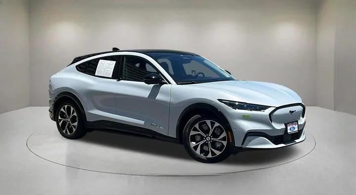 2023 Ford Mustang-Mach-e Premium's photo