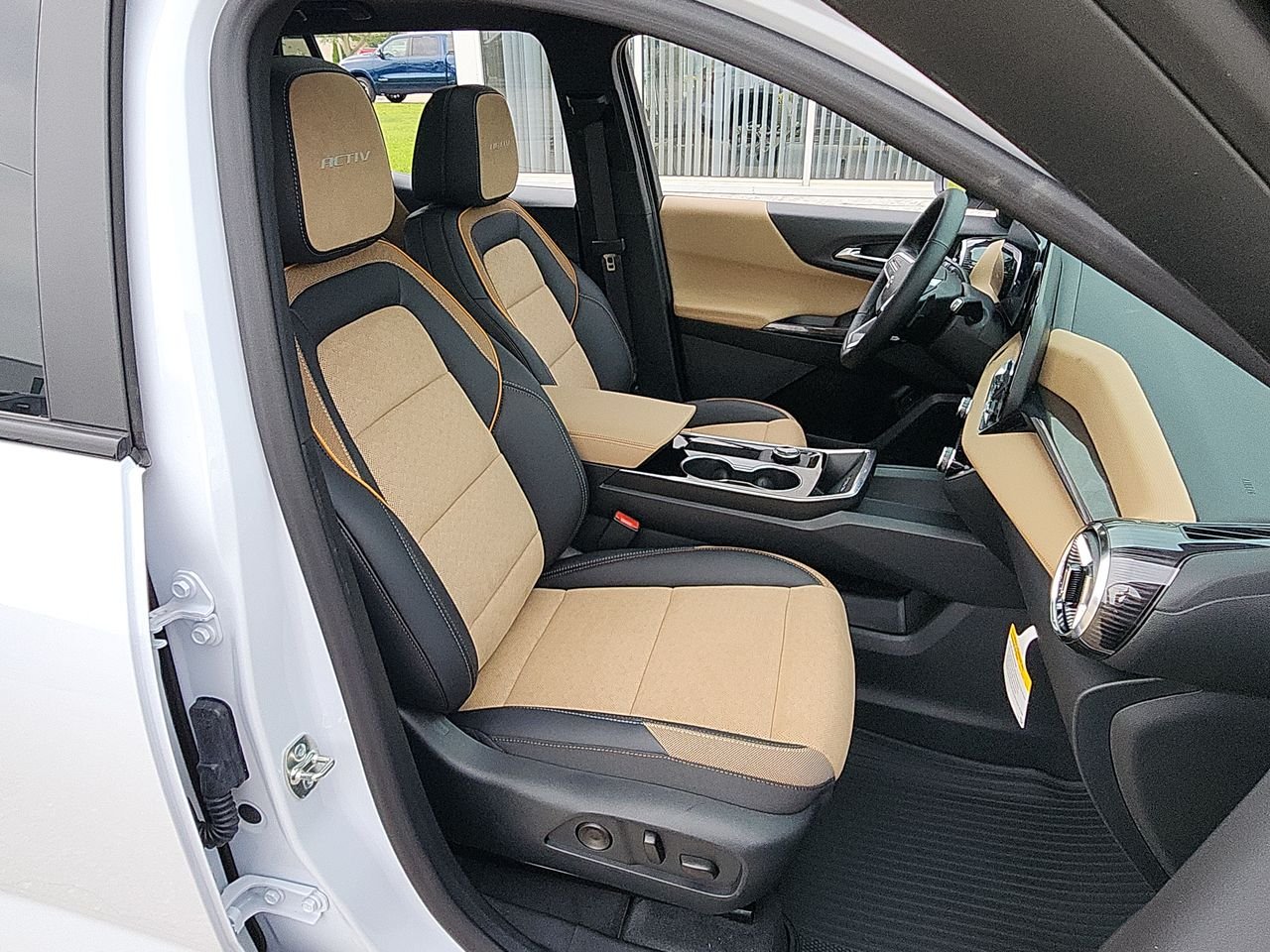 New 2027 Polar White Tricoat Chevrolet AWD ACTIV image 24