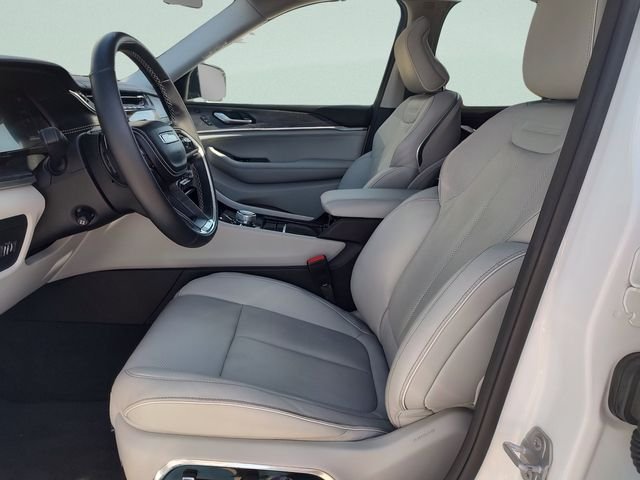 Used 2022 White Jeep Overland image 29