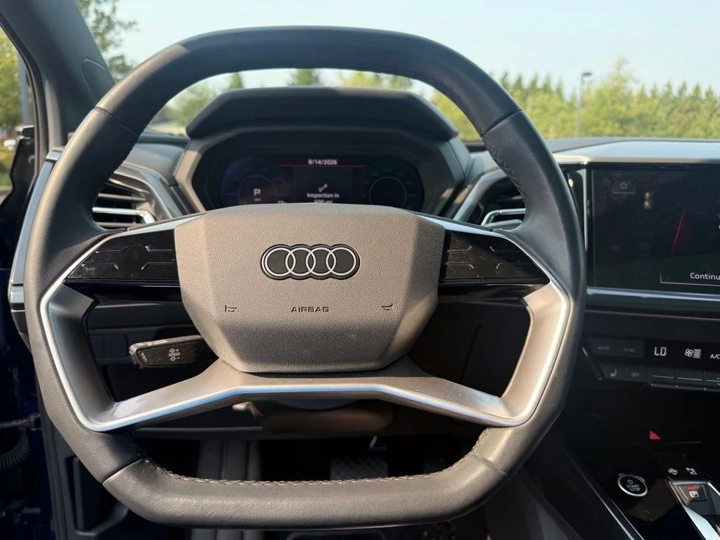 Used 2023 Navarra Blue Metallic Audi Premium image 11