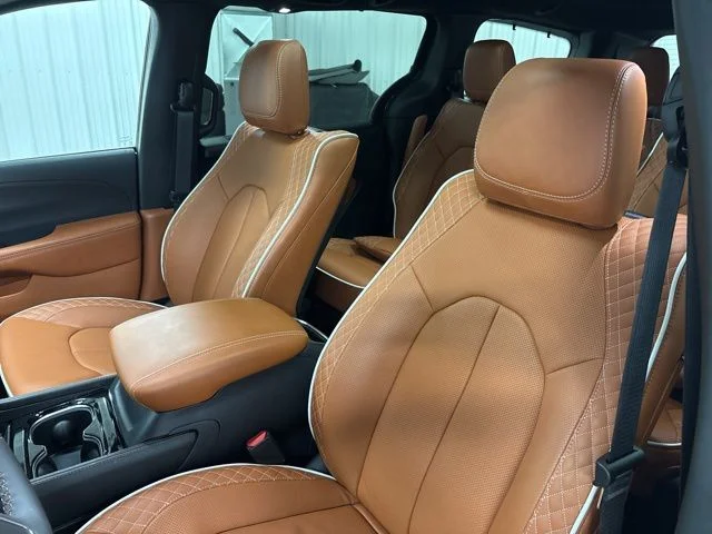 Used 2026 Black Chrysler Pinnacle image 7
