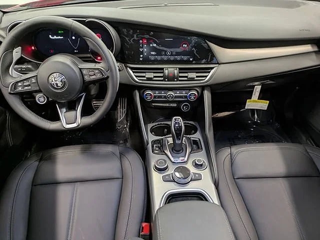 Used 2025  Alfa Romeo  image 26
