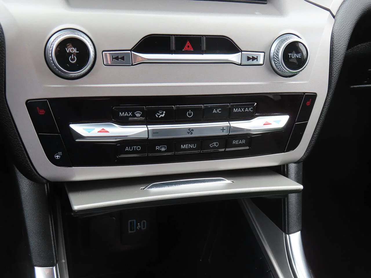 2023 Ford Explorer XLT - Photo 21