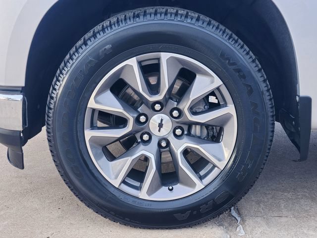 Used 2021 SILVER ICE METALLIC Chevrolet LT image 10