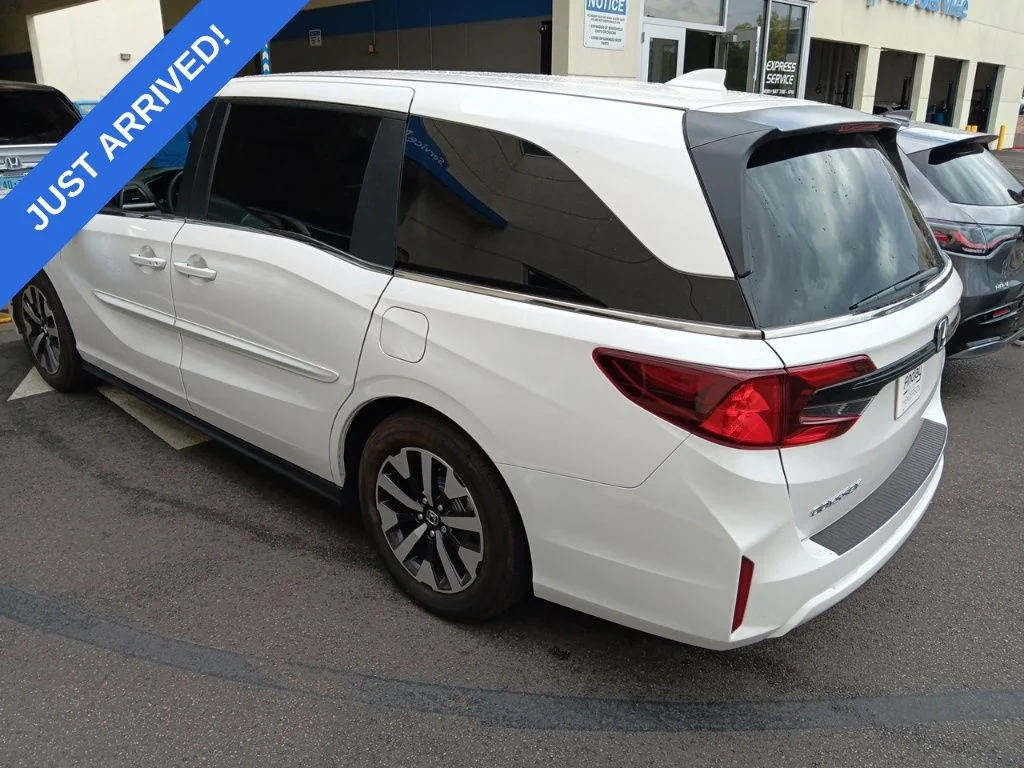 Used 2026 Platinum White Pearl Honda EX-L image 4
