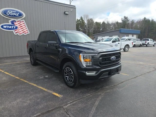 Used 2023 Agate Black Metallic Ford XLT image 3