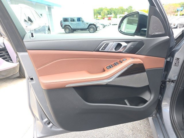 Used 2025 Gray BMW xDrive40i image 16
