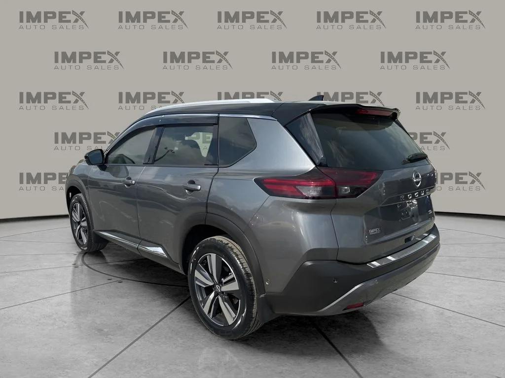 Used 2023 Gray Nissan SL image 3