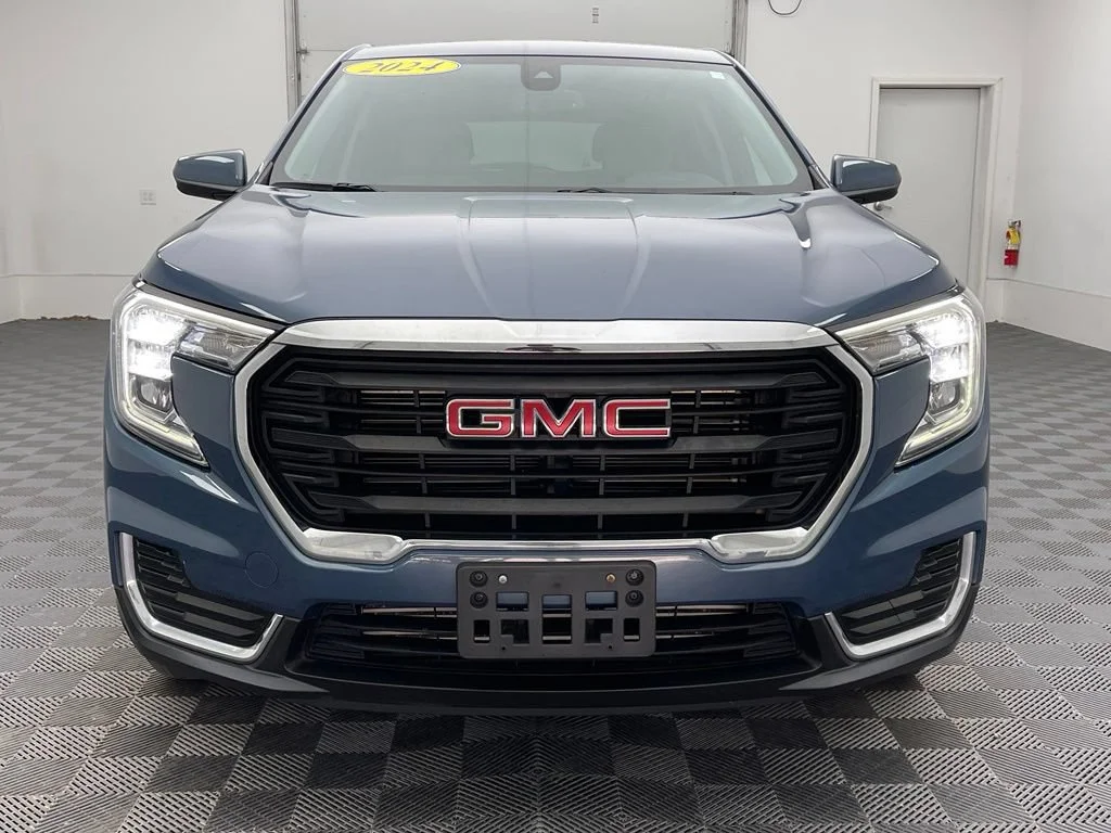 Used 2024 Downpour Metallic GMC SLE image 11