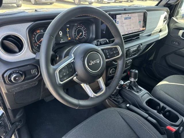 Used 2025 Black Jeep Sahara image 39