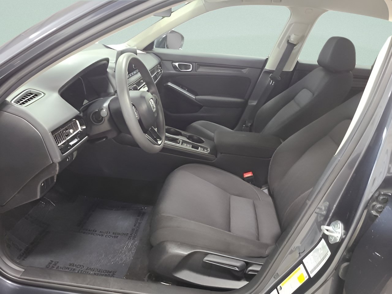 Used 2025 Meteorite Gray Metallic Honda LX image 17