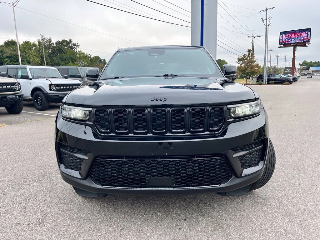 Used 2025 Black Jeep Altitude X image 2
