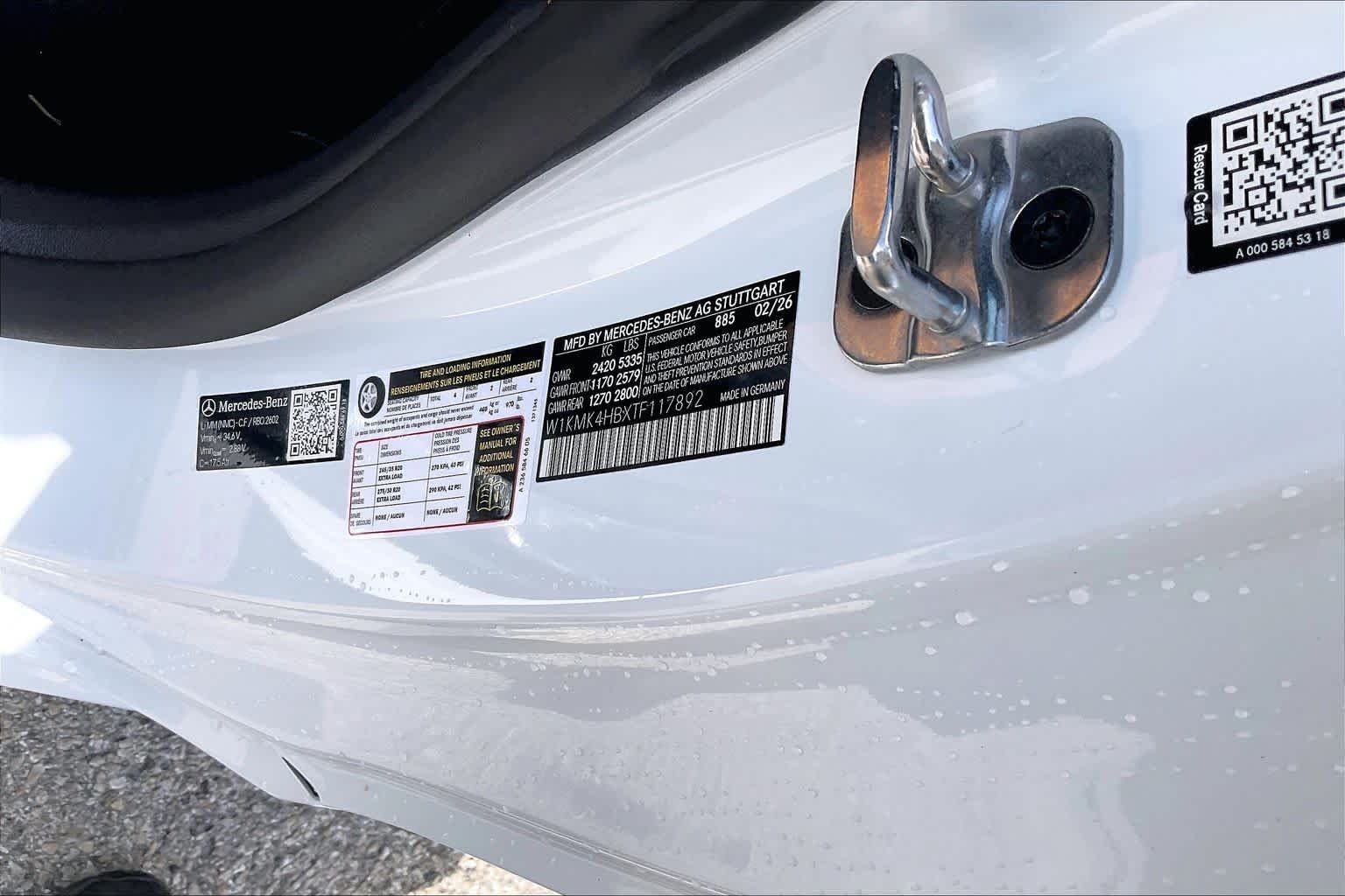 New 2026 MANUFAKTUR Moonlight White Metallic Mercedes-Benz CLE 300 image 12