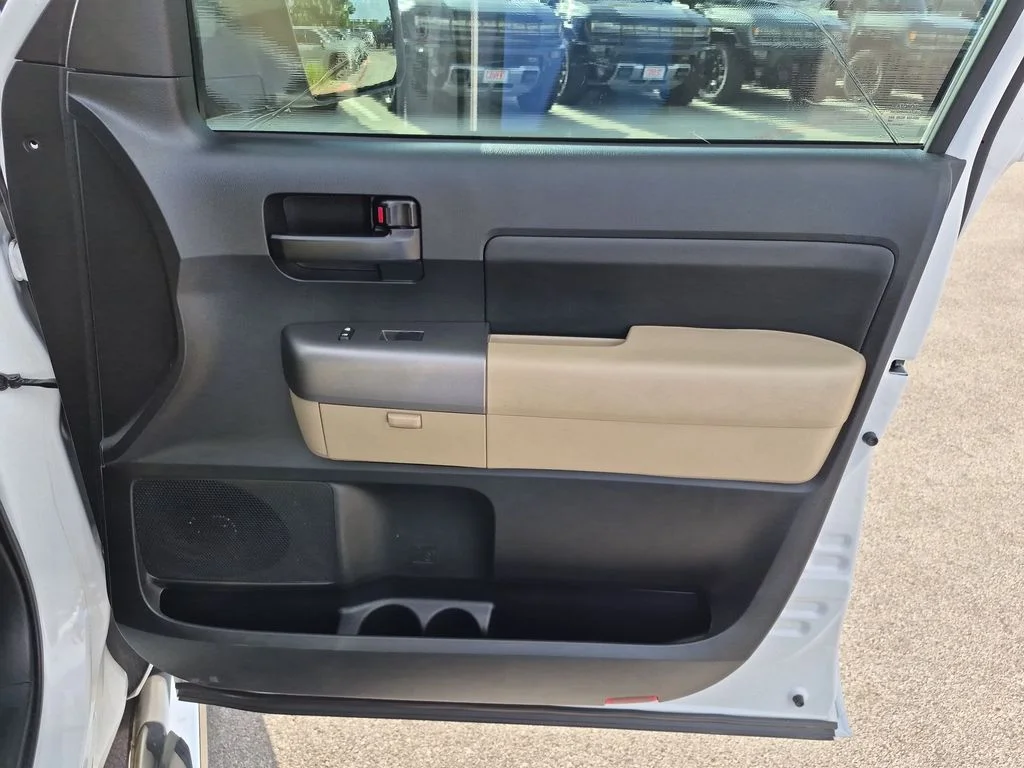 Used 2012 White Toyota Grade image 37