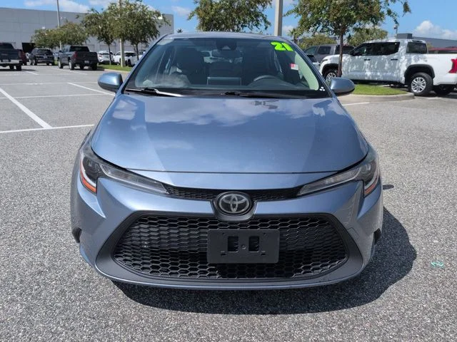 Used 2021  Toyota LE image 9