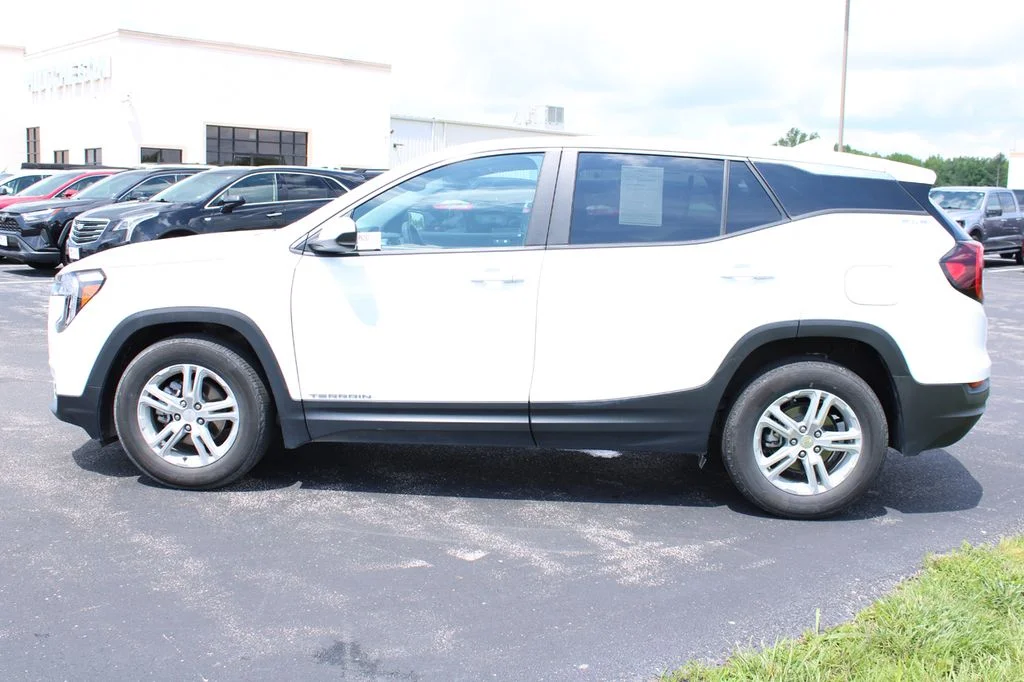 Used 2024 Summit White GMC SLE image 4