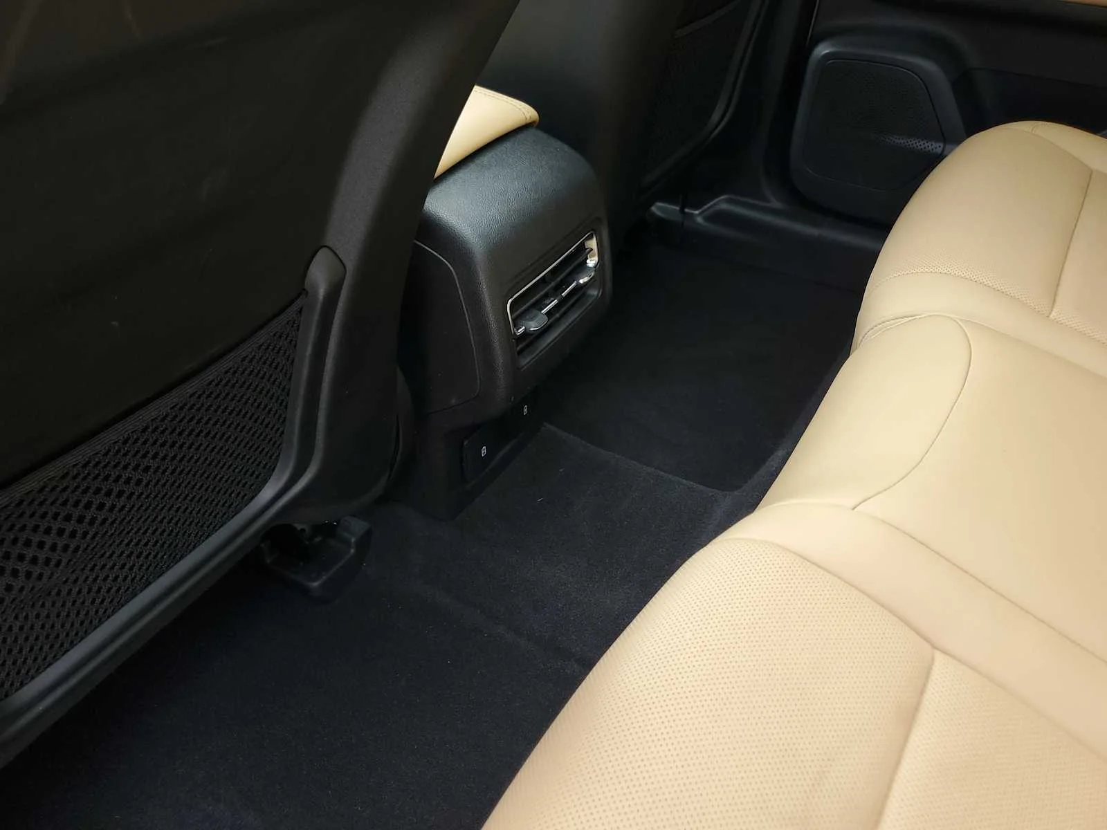 Used 2023  Lincoln Grand Touring image 11