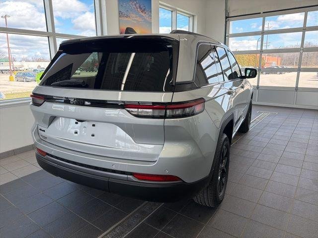 New 2026 Silver Zynith Exterior Paint Jeep Laredo image 5