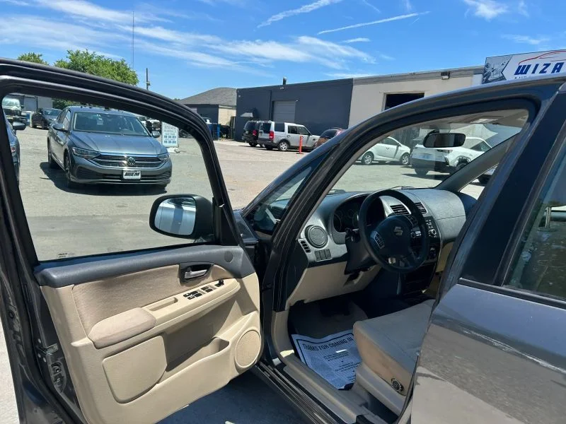 Used 2012 Gray Suzuki LE Sedan 4D image 35