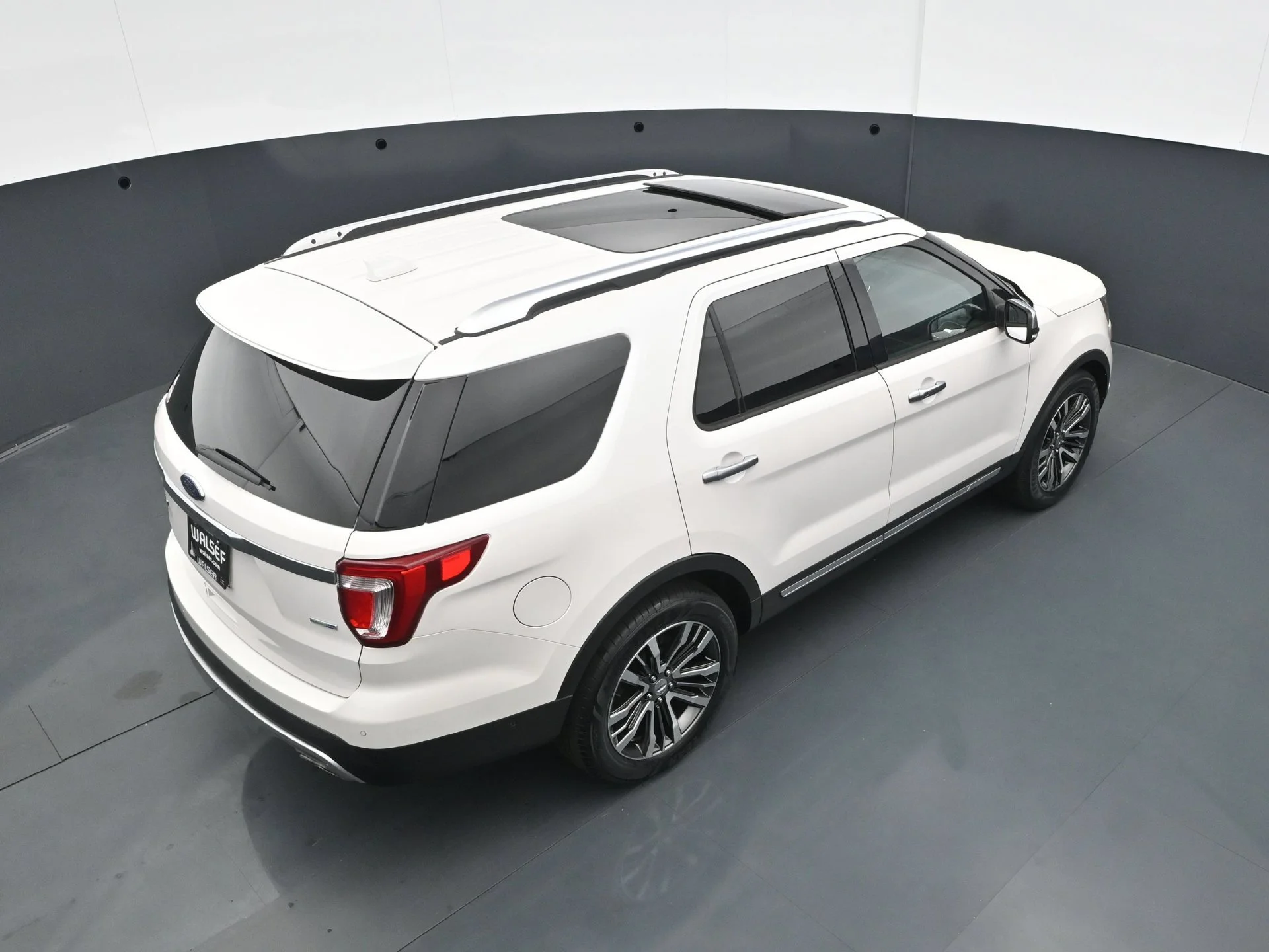 Used 2017  Ford Platinum image 40