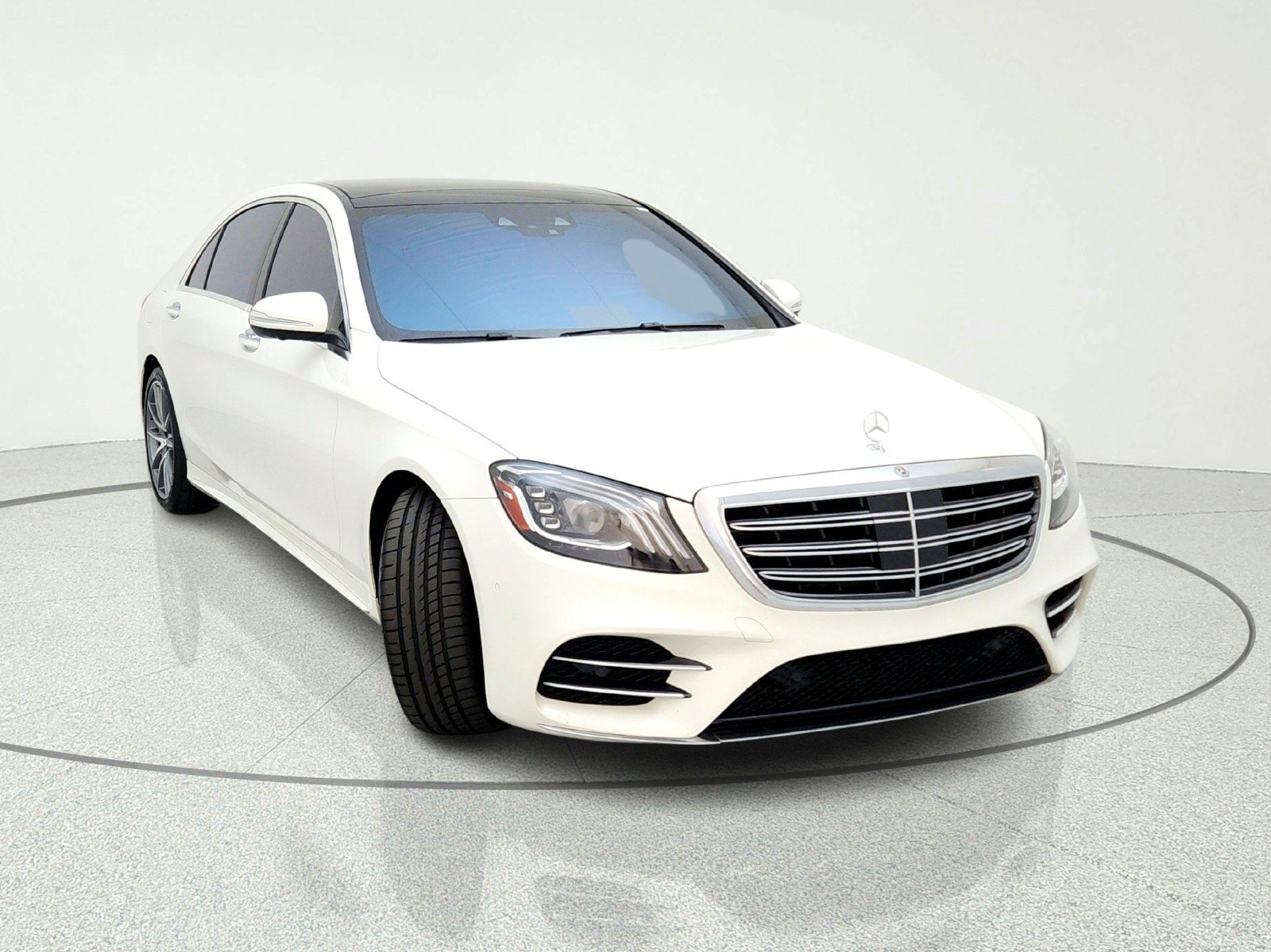 Used 2018 designo Diamond White Mercedes-Benz S 560 image 4