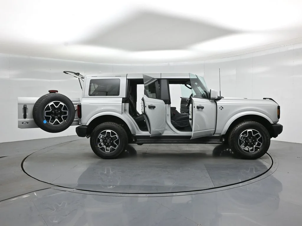 New 2026 Avalanche Gray Ford Outer Banks image 4