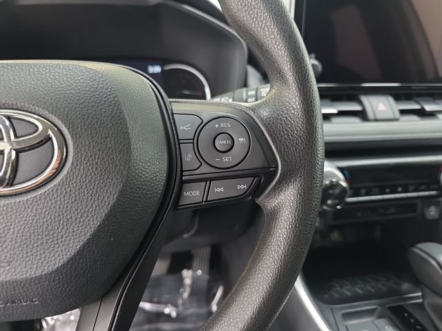 Used 2025 White Toyota XLE image 18