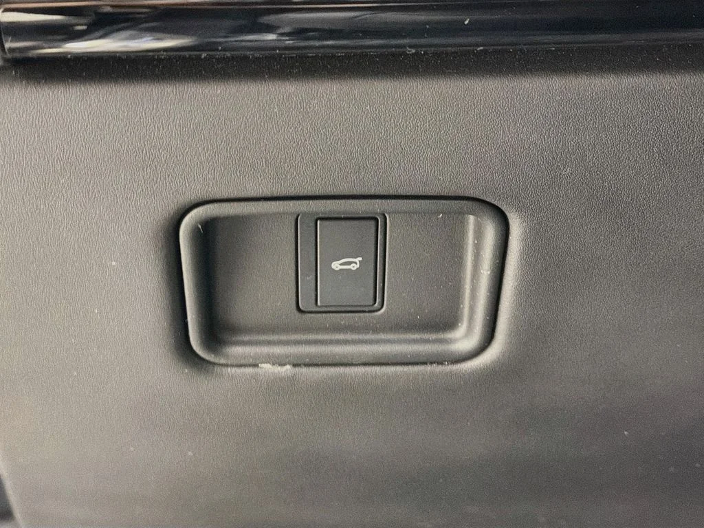 Certified Used 2023 Santorini Black Metallic Land Rover SE image 10