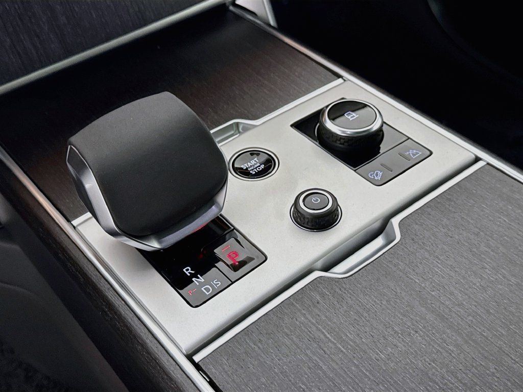 New 2027 Fuji White Land Rover SE image 17